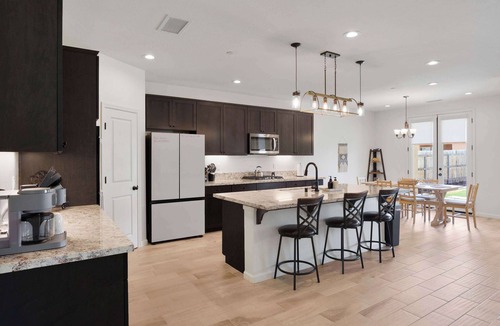Hanford House | Modern Home w/Large Backyard, Office & EV Charger