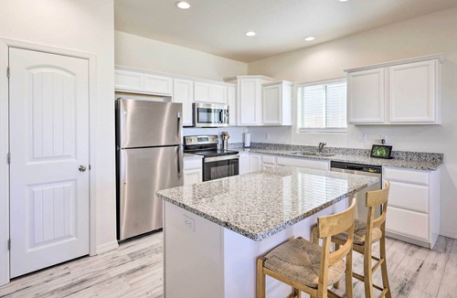 Kingman House | Modern Kingman Vacation Rental, 5 Mi to Dtwn!