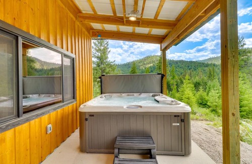 Lakeside House | Modern Lakeside Cabin w/Mountain Views & Hot Tub!