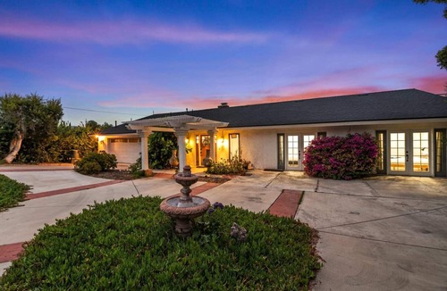 Bonita House | Modern Luxury in Bonita - 2655sqft + Infinity Pool