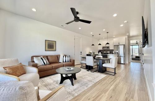 Kanab House | Modern Luxury Townhome near Zion and Bryce Canyon