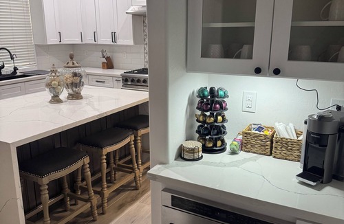 East Mesa House | Modern Luxury Townhouse – 3-Suite Retreat