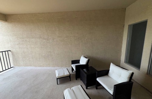 East Mesa House | Modern Luxury Townhouse – 3-Suite Retreat