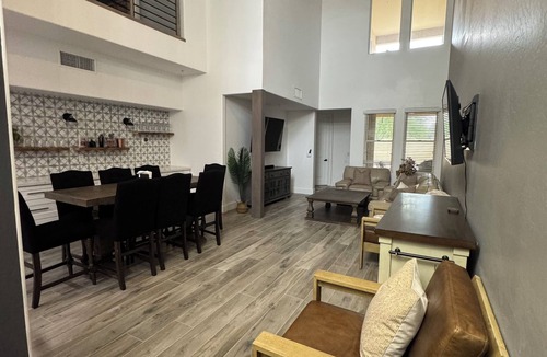 East Mesa House | Modern Luxury Townhouse – 3-Suite Retreat