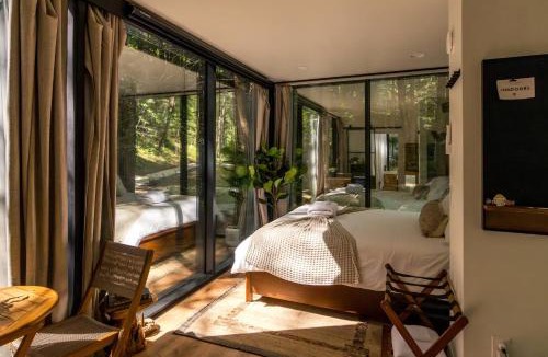 Campton House | Modern Mirror Home w/Hot-tub - “Glass House” #1