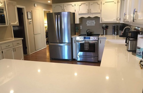 Munds Park Cabin | Modern Mountain Chalet Backing the National Forest/Pet Friendly