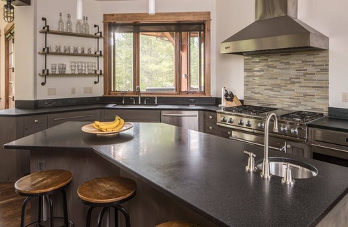 Spanish Peaks House | Modern Mountain Home! Outdoor Fireplace, Near Ousel Falls Park!