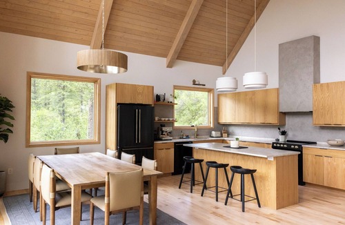 Irwin Cabin | Modern Mountainside Cabin with Hot Tub + Views