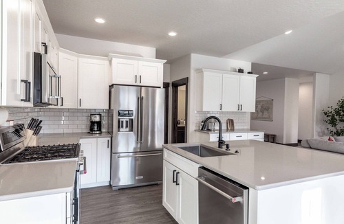 Moscow House | Modern New 3BR Family Home Near University of Idaho