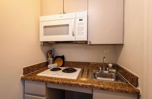 Tolleson Apartment | Modern Oasis | Pool & Gym | Medical Pros