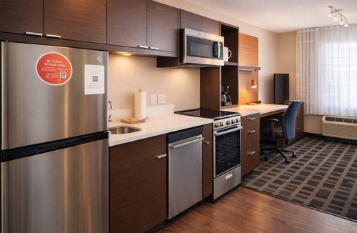 Morrisville Hotel | Modern Pet Friendly Studio w/Full Kitchen – Close to RDU Airport w/Breakfast!