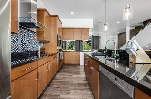 Riverside Apartment | Modern & Prime 2 bedroom apartment with balcony!