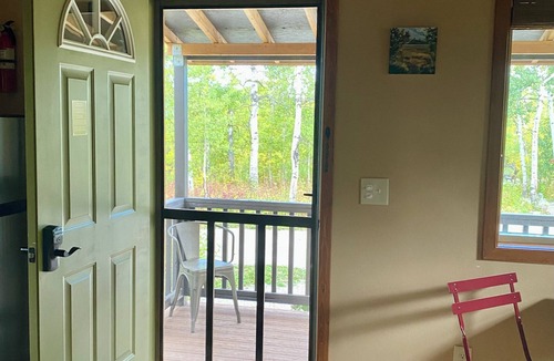 Babb Cabin | Modern, private 1-bedroom cabin near Glacier Park - Many Glacier and Sun Road