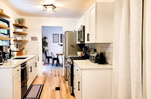 Rogers House | Modern Red River Gorge Vacation Home Fiber WiFi + W/D