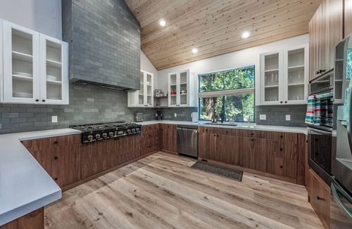 Granite Ridge Cabin | Modern Remodeled Spacious Cabin with A/C - Large Empty lot behind house