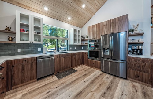 Granite Ridge Cabin | Modern Remodeled Spacious Cabin with A/C - Large Empty lot behind house