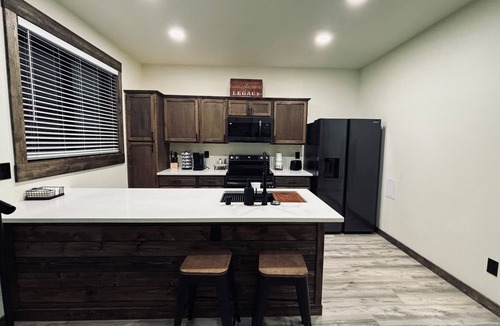 Kennewick House | Modern, rustic building with a loft in Kennewick, WA near Canyon Lakes!
