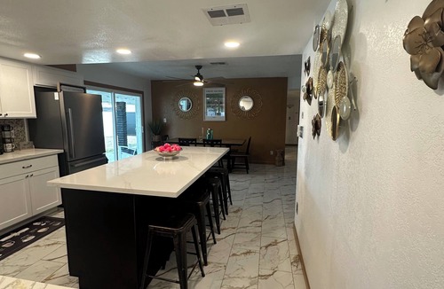 Casa Grande House | Modern & Spacious 3-Bedroom 2-bathroom Home