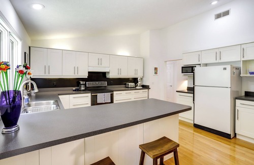 Granger House | Modern & Spacious Home - 6 Mi to Dtwn South Bend