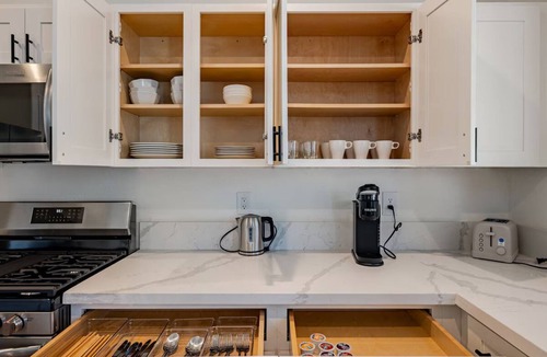 Ashley Park House | Modern, Spacious & Peaceful 4B/3B House