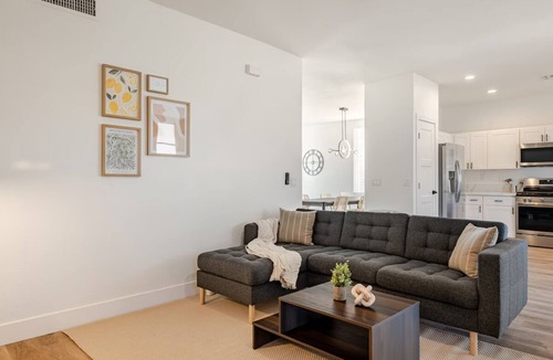 Ashley Park House | Modern, Spacious & Peaceful 4B/3B House