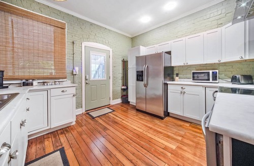 Shelby Park House | Modern stay close to UofL & downtown Louisville!