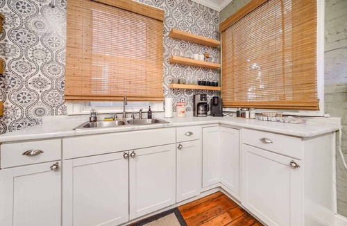 Shelby Park House | Modern stay close to UofL & downtown Louisville!