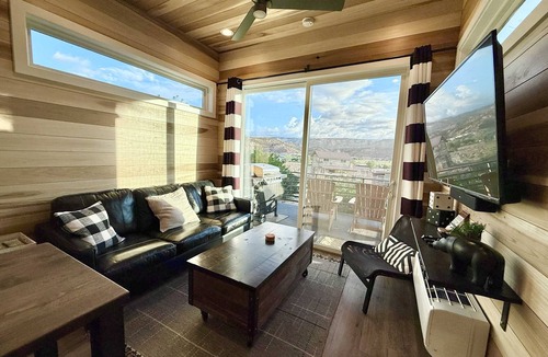 Escalante House | Modern Tiny Home Near Grand Staircase Utah