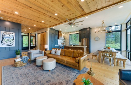 Turnerville Cabin | Modern Turnerville Cabin w/Hot Tub & Scenic Views