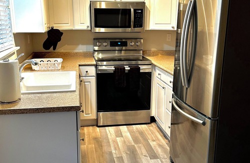 Fashion Square Condo | Modern, Upscale, Cozy, Friendly, and Safe Family size Townhome Great location,