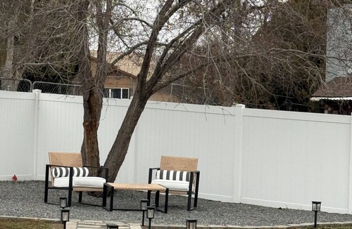 Hermiston House | Modern Upscale Hermiston Home Pet-Friendly Private Fenced Yard
