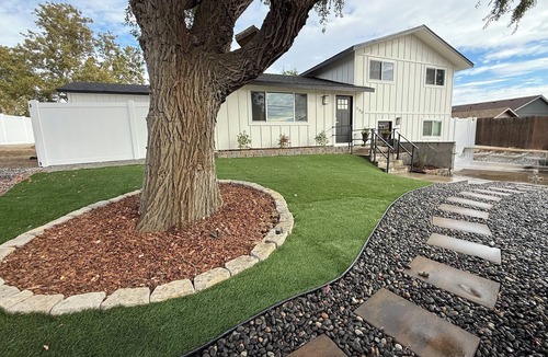 Hermiston House | Modern Upscale Hermiston Home Pet-Friendly Private Fenced Yard