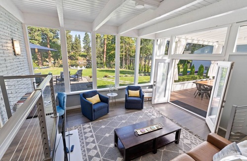 Millwood House | Modern WATERFRONT w/Private Dock+ Fire Pit+ BBQ+ King Bed