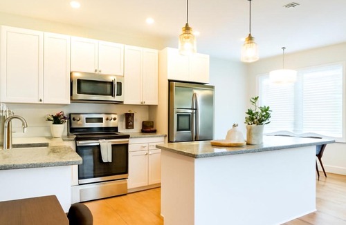 Wilmington Apartment | ModernWilmingtonBeach StayPool,Wi-Fi,FreeParking