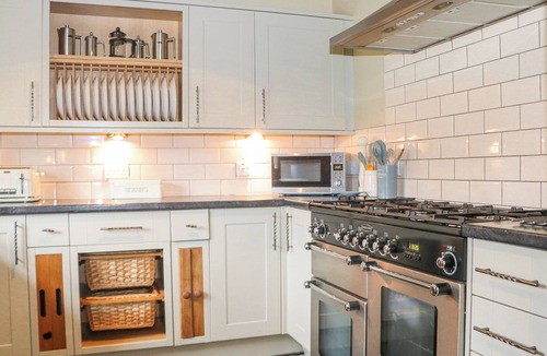 Wimborne Saint Giles Cottage | MOLES COTTAGE, pet friendly, with open fire in Sixpenny Handley