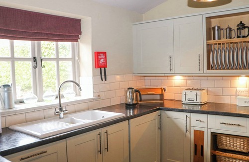 Wimborne Saint Giles Cottage | MOLES COTTAGE, pet friendly, with open fire in Sixpenny Handley