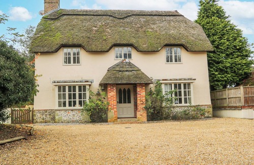 Wimborne Saint Giles Cottage | MOLES COTTAGE, pet friendly, with open fire in Sixpenny Handley