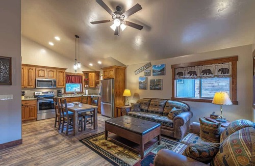 West Yellowstone Cabin | Montana Cabin Summary