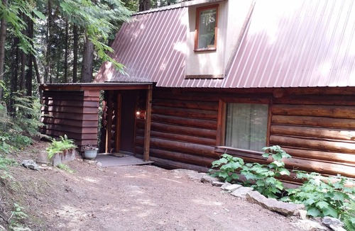 Columbia Falls Cabin | Montana log cabin get away next to Glacier National Park