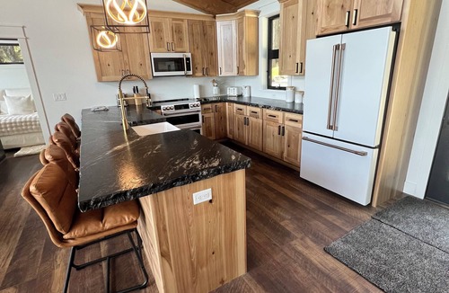 Marion Cabin | Montana McGregor Lake waterfront, sleep 7 in 2 cabins, new with swim spa & dock.