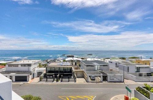 Houghton House | Montanha - Camps Bay villa 3 mins from Beta beach