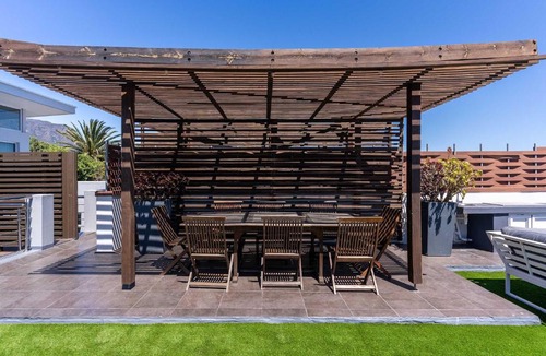 Houghton House | Montanha - Camps Bay villa 3 mins from Beta beach