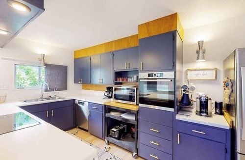 Monte Rio House | Monte Rio 3BR riverfront retreat with hot tub — dog friendly