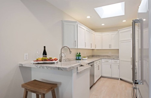 Montecito Condo | Montecito Penthouse, 2 + 2, walk to Butterfly Beach & Coast Village Road