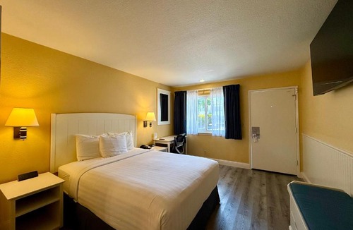 Downtown Monterey Hotel | Monterey Bay Lodge