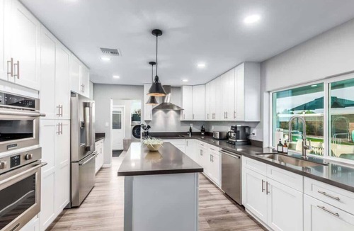 Village Grove House | Monterey Lux | Pool, Sport Courts & Putting Green