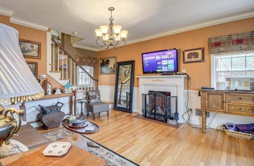 Huntington House | Monthly Stay Special! Cozy Cottage in Huntington