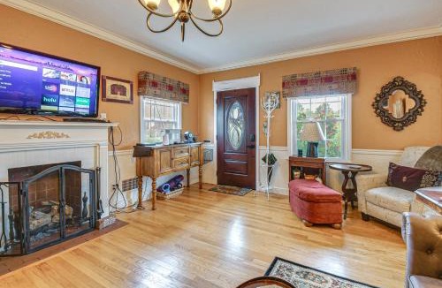 Huntington House | Monthly Stay Special! Cozy Cottage in Huntington