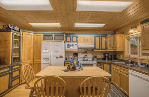Island Park House | Moose Inn - 22 Miles to YNP ~ Wifi ~ BBQ ~ Firepit