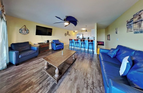 Put-in-Bay Condo | Morning Coffee, Endless Water Views | 12 ppl| C107